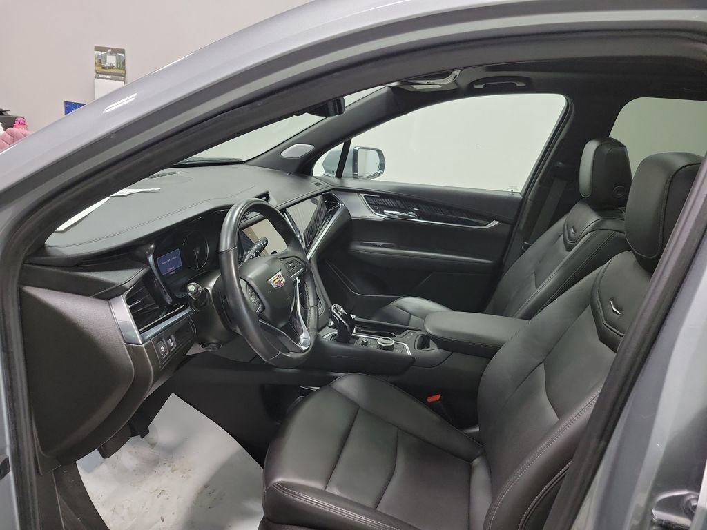 Used 2025 Cadillac XT6 Premium Luxury image 4