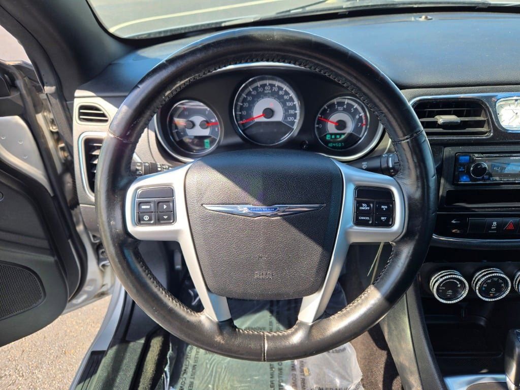 Used 2011 Chrysler 200 Touring FWD image 26