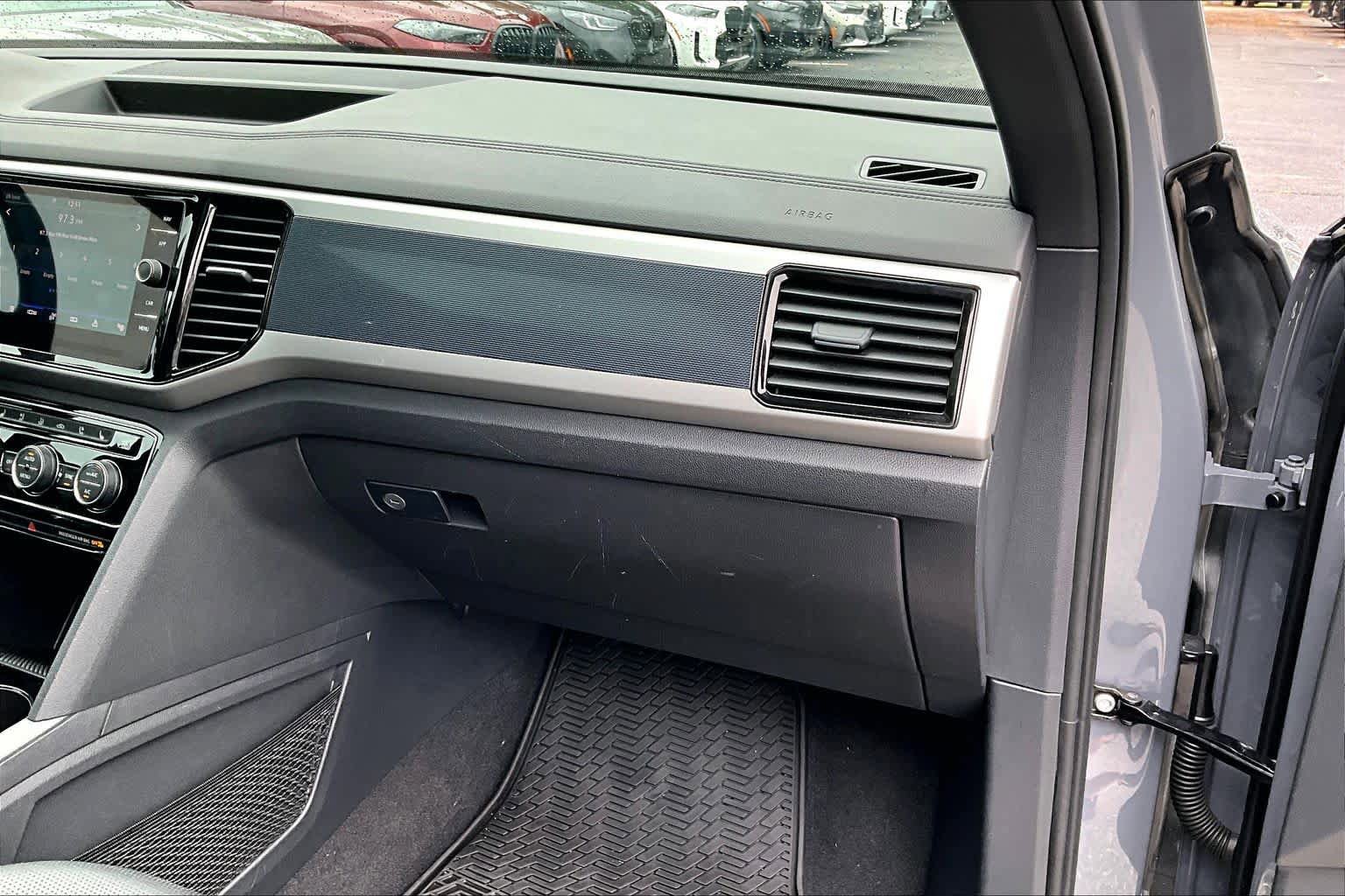 Used 2023 Volkswagen Atlas Cross Sport SEL Premium R-Line AWD/4WD image 19