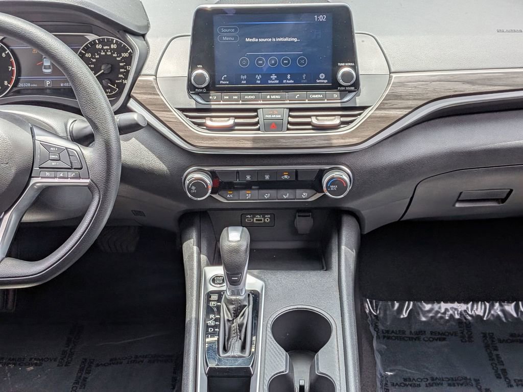 Used 2025 Nissan Altima 2.5 SV FWD image 19