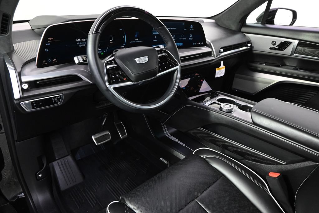 Certified 2026 Cadillac Vistiq Platinum w/ LPO, Floor Liner Package AWD/4WD image 12