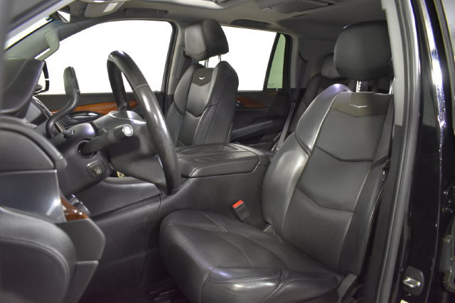 Used 2017 Cadillac Escalade Premium Luxury AWD/4WD image 10