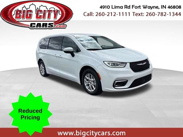 Used 2023 Chrysler Pacifica Touring