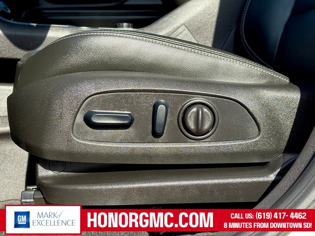Used 2024 GMC Terrain SLT AWD/4WD image 13