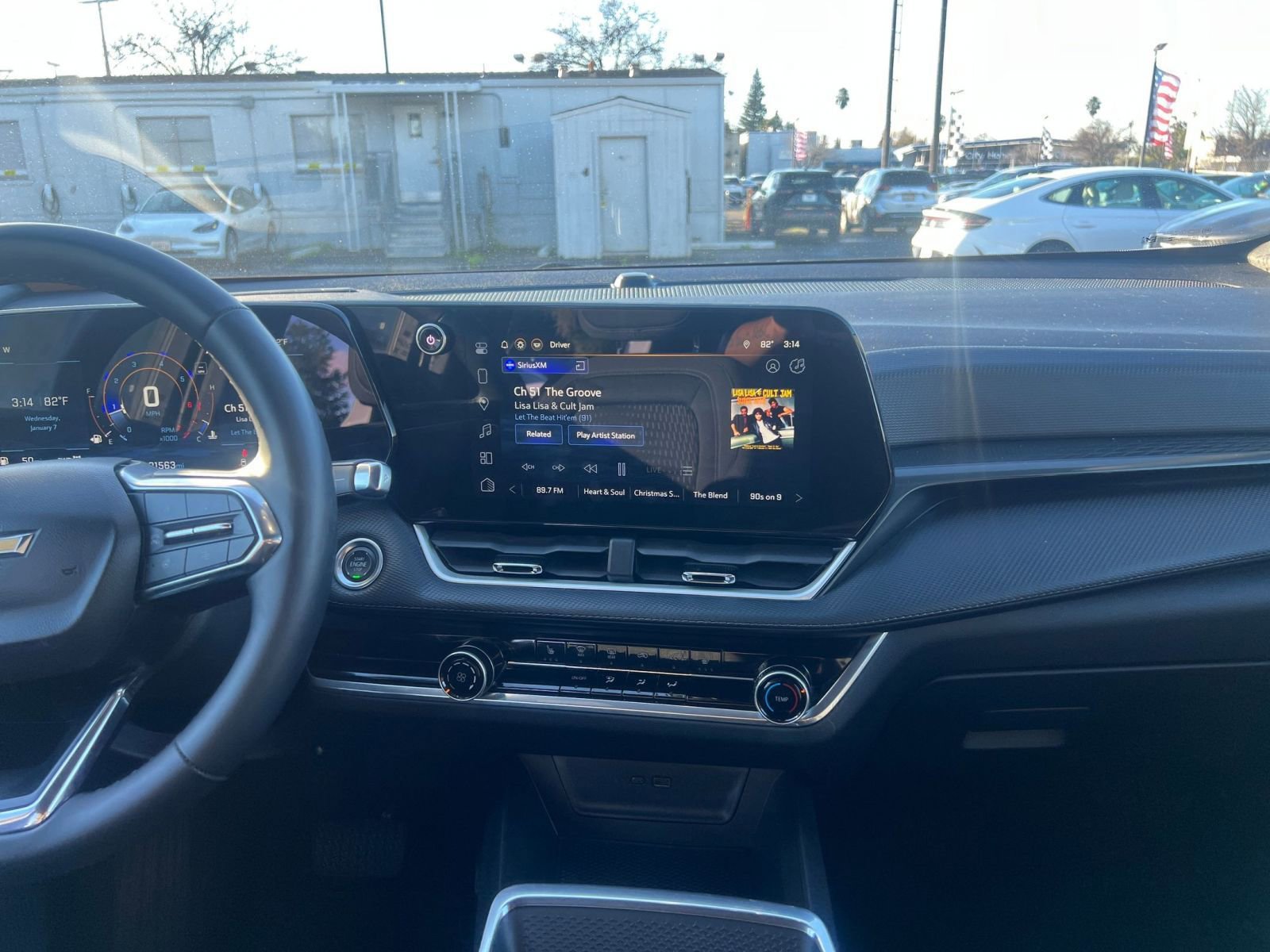 Used 2025 Chevrolet Equinox LT image 18