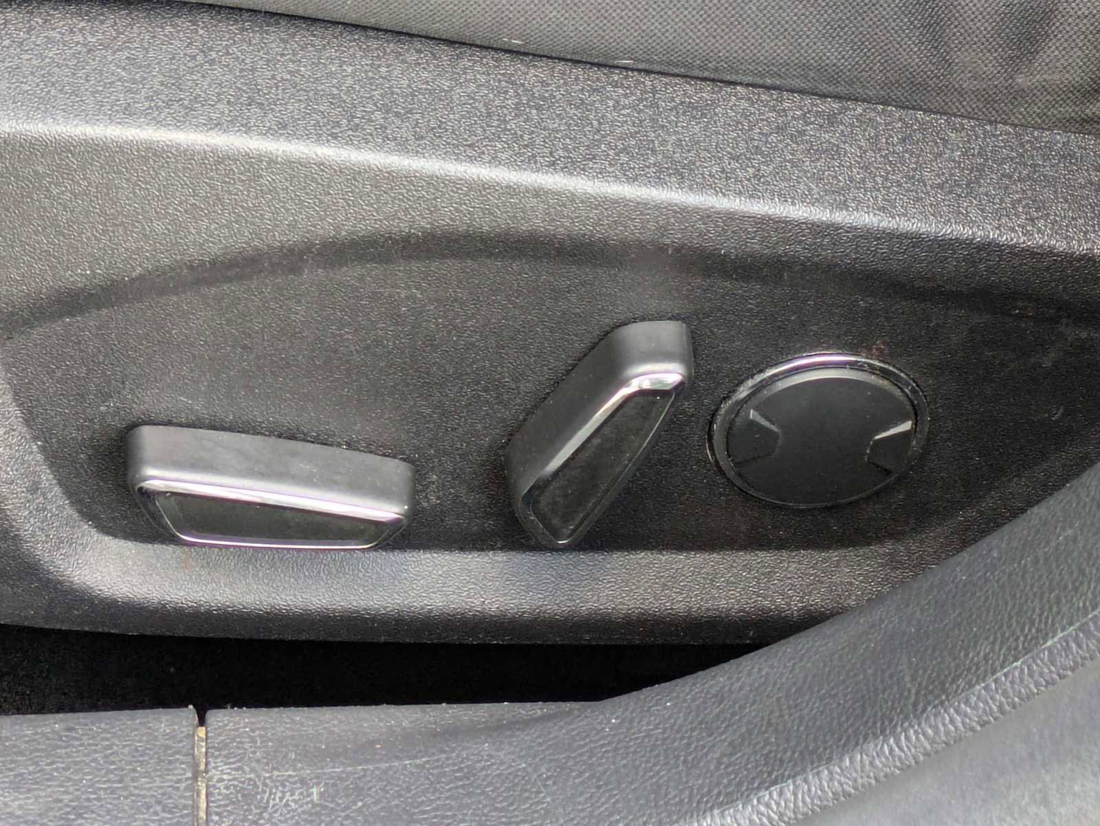 Used 2018 Ford Fusion SE image 16