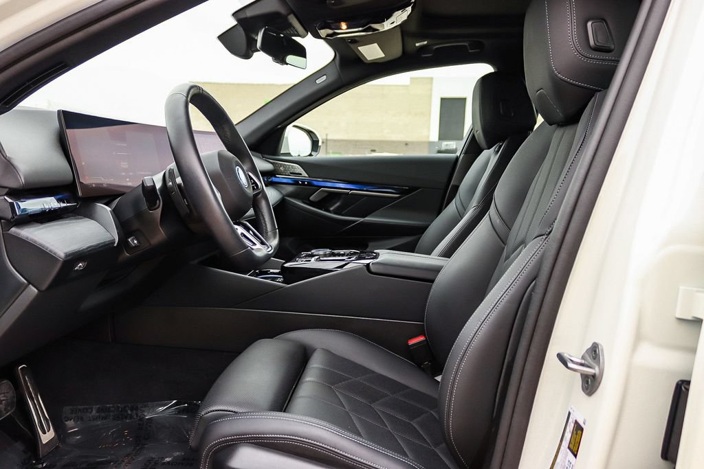 Used 2026 BMW i5 eDrive40 w/ M Sport Package RWD image 18
