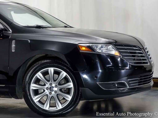 Used 2018 Lincoln MKT AWD w/ Driver Technology Package image 2