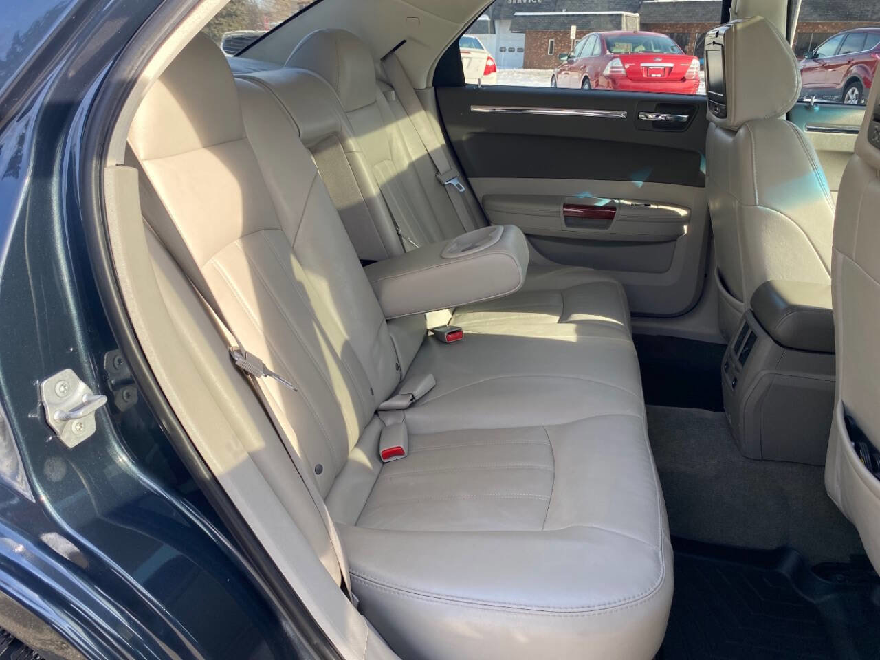 Used 2008 Chrysler 300 C w/ Protection Group II image 44