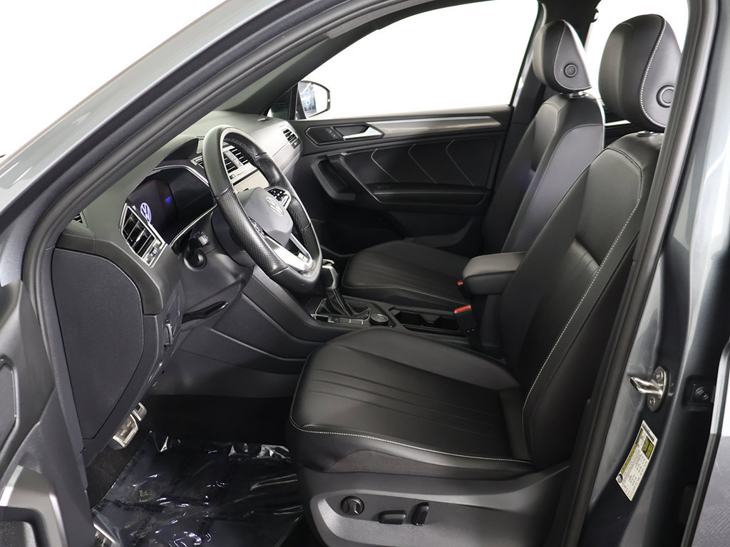 Certified 2023 Volkswagen Tiguan SE R-Line AWD/4WD image 30