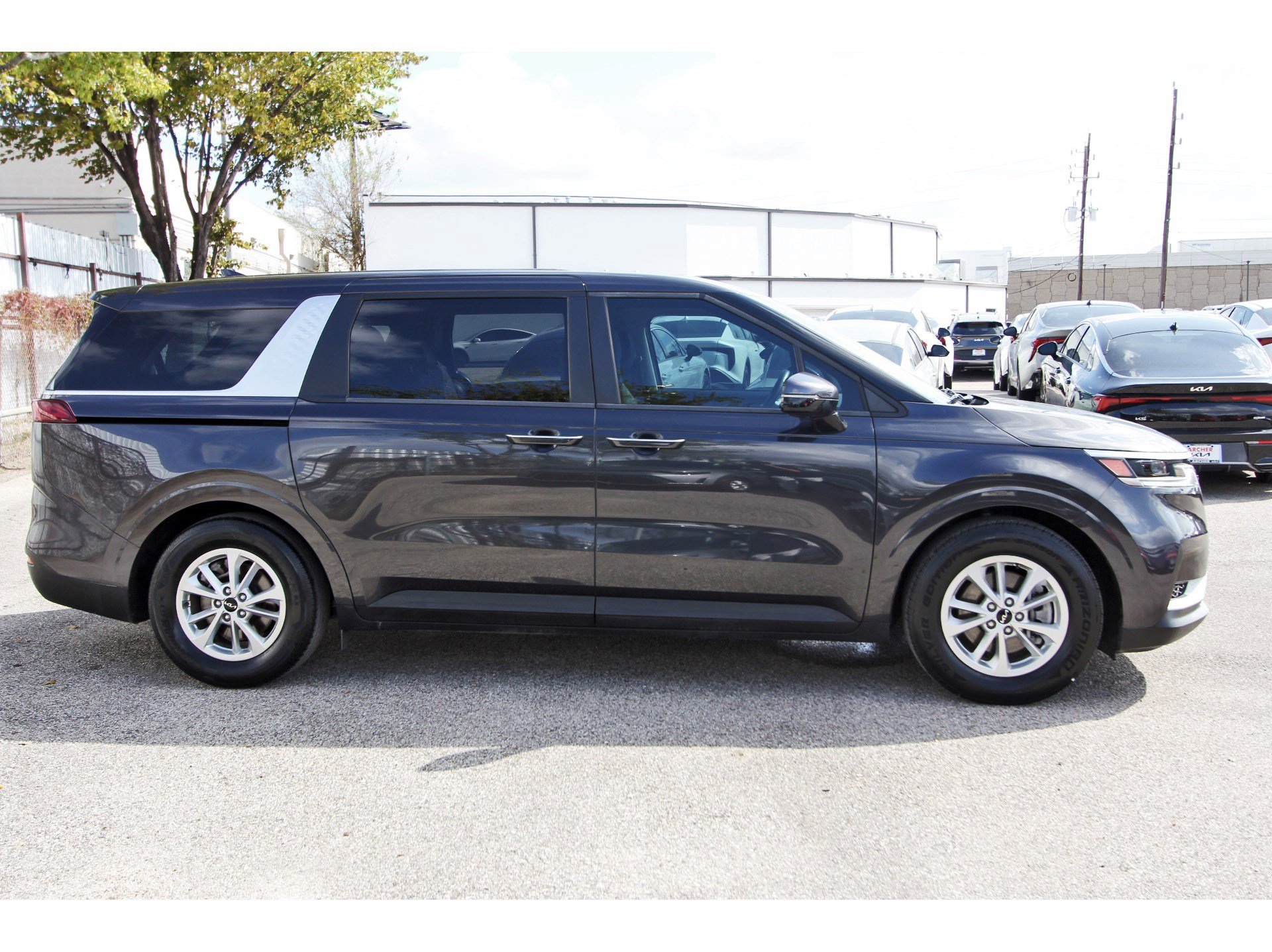 Certified 2024 Kia Carnival LX image 8