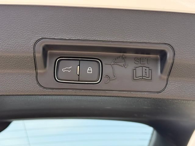 Used 2020 Ford Explorer XLT w/ Equipment Group 202A AWD/4WD image 15