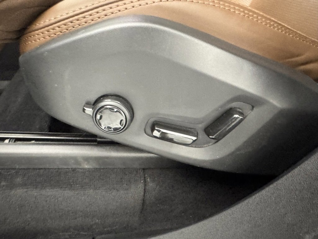 Certified 2024 Volvo XC90 T8 Ultimate w/ Protection Package Premier image 17