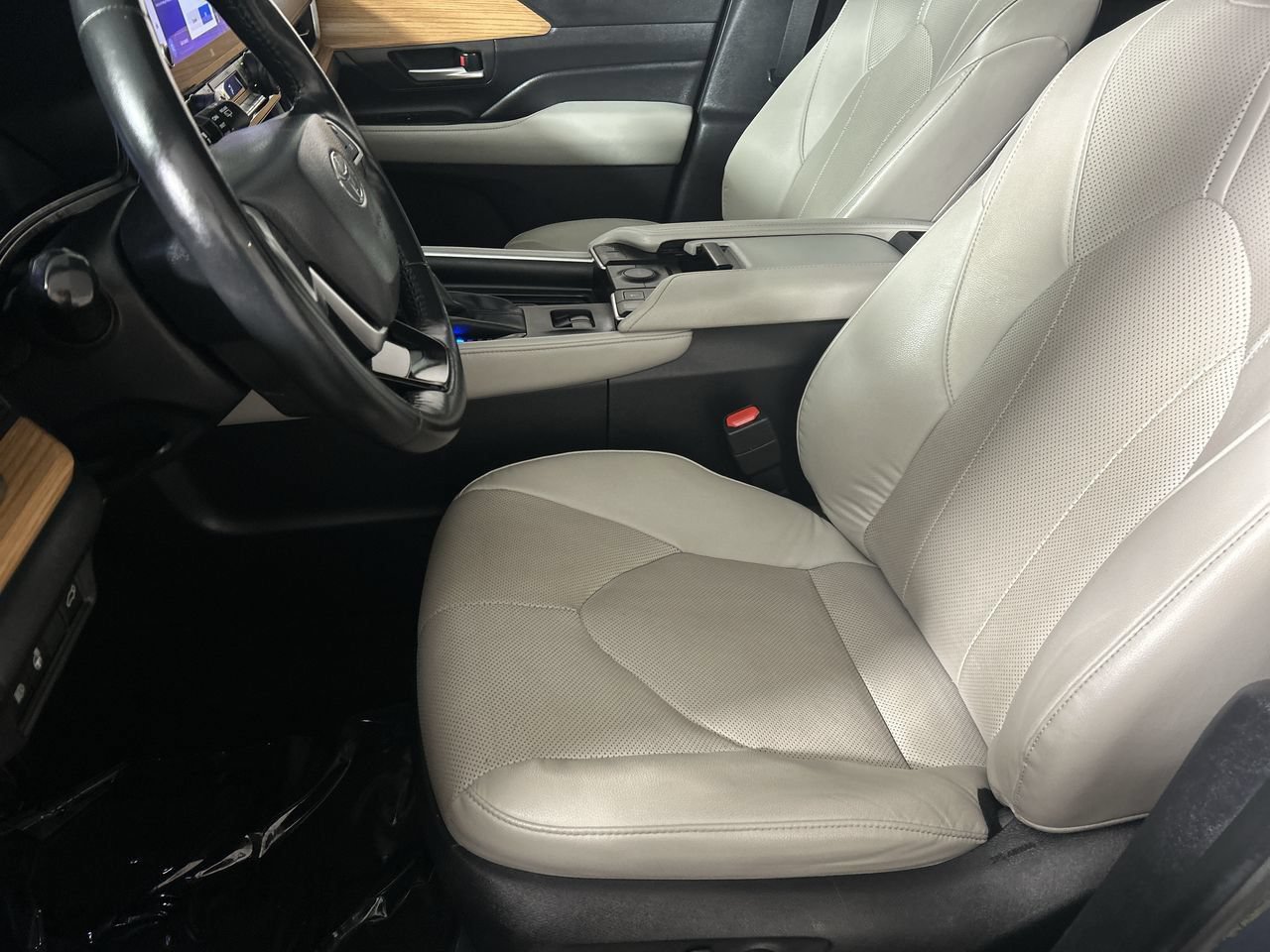 Used 2024 Toyota Grand Highlander AWD image 21