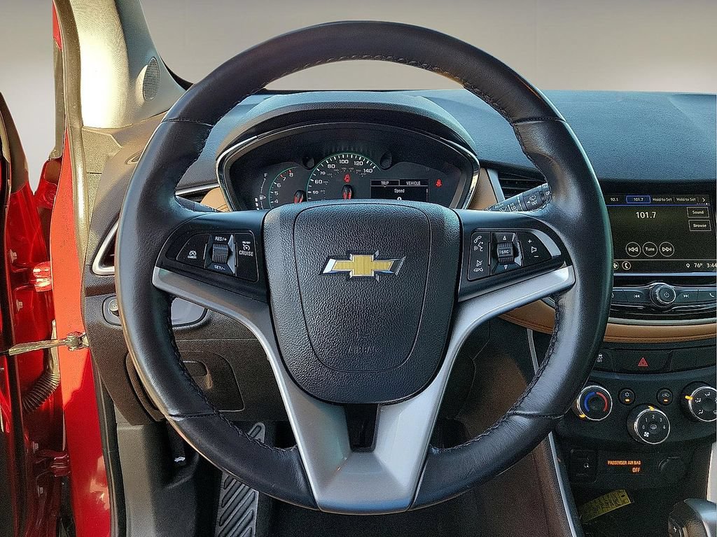 Used 2019 Chevrolet Trax LT w/ LT Convenience Package FWD image 19