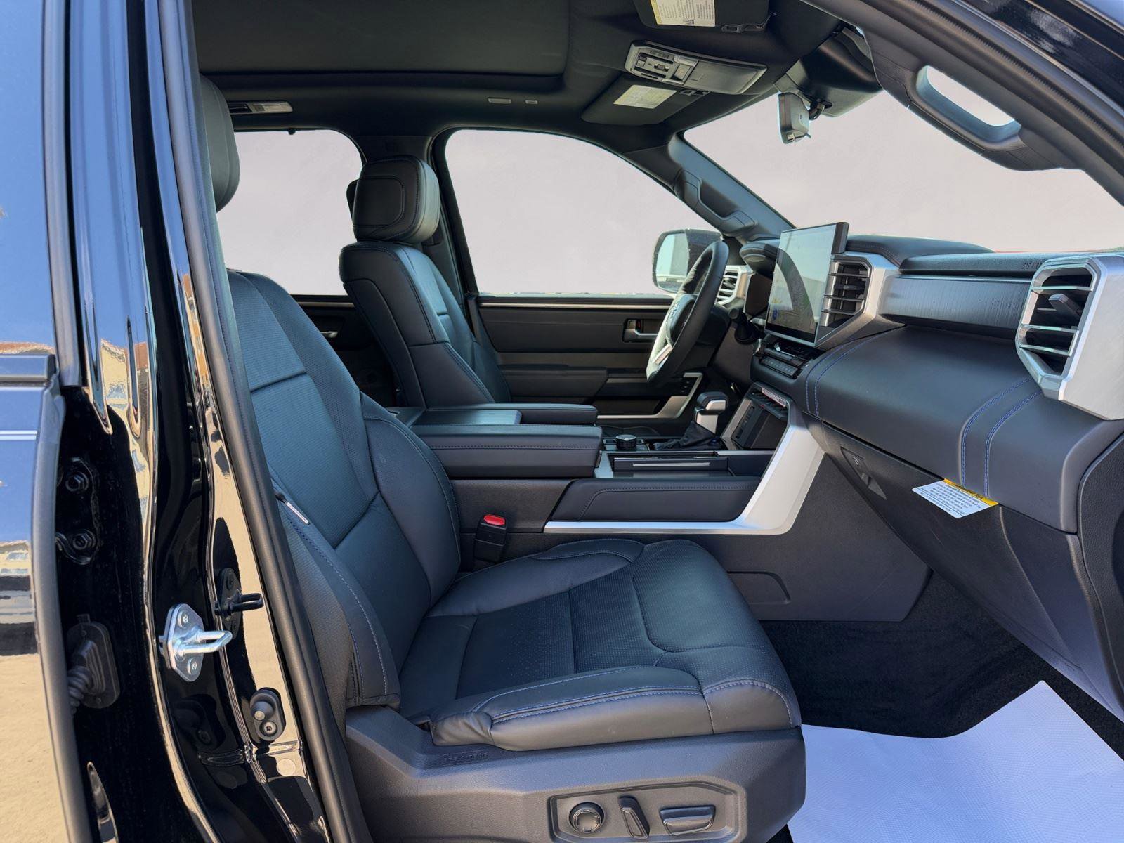 Used 2025 Toyota Sequoia Platinum image 15