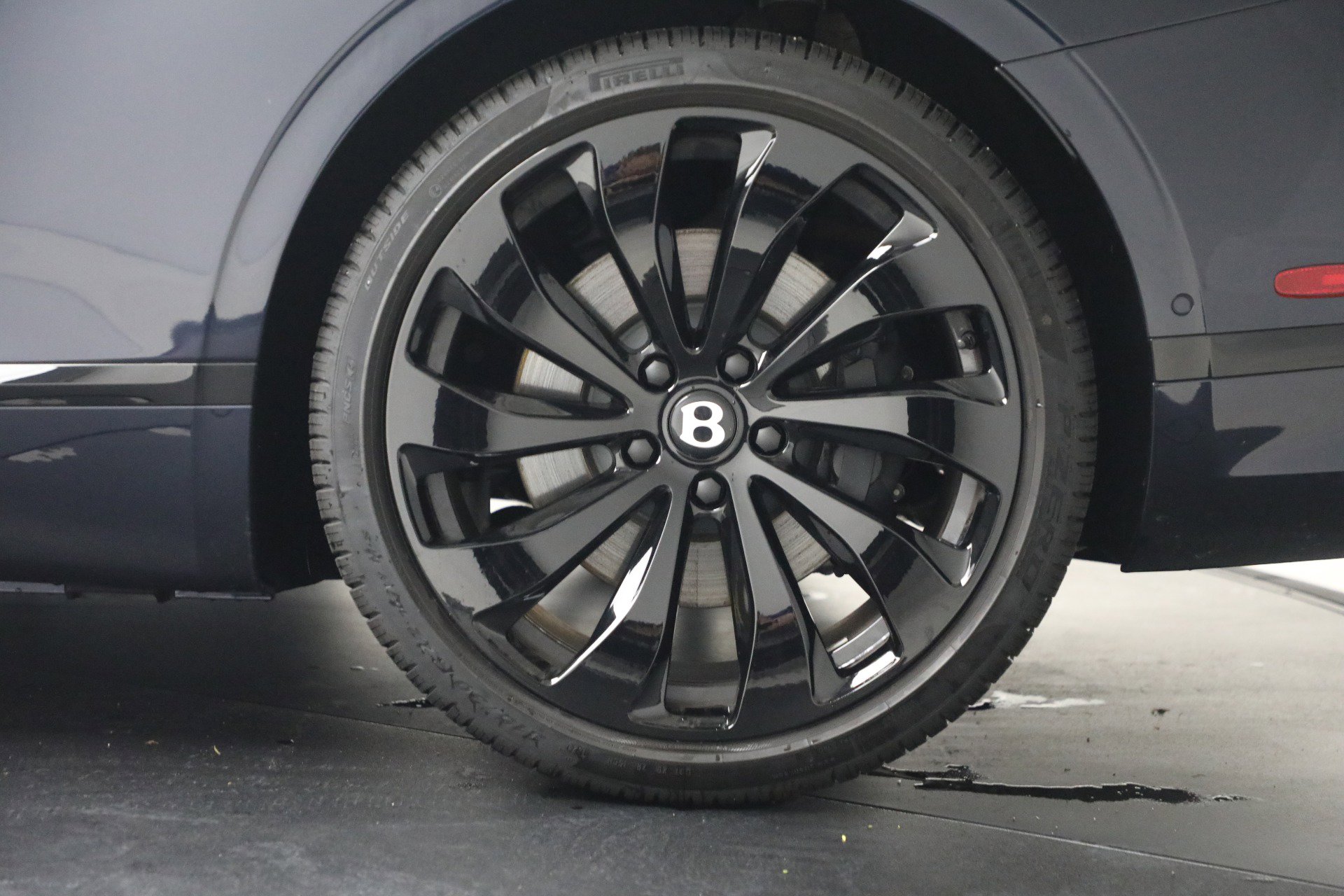 Used 2024 Bentley Continental GT V8 image 14