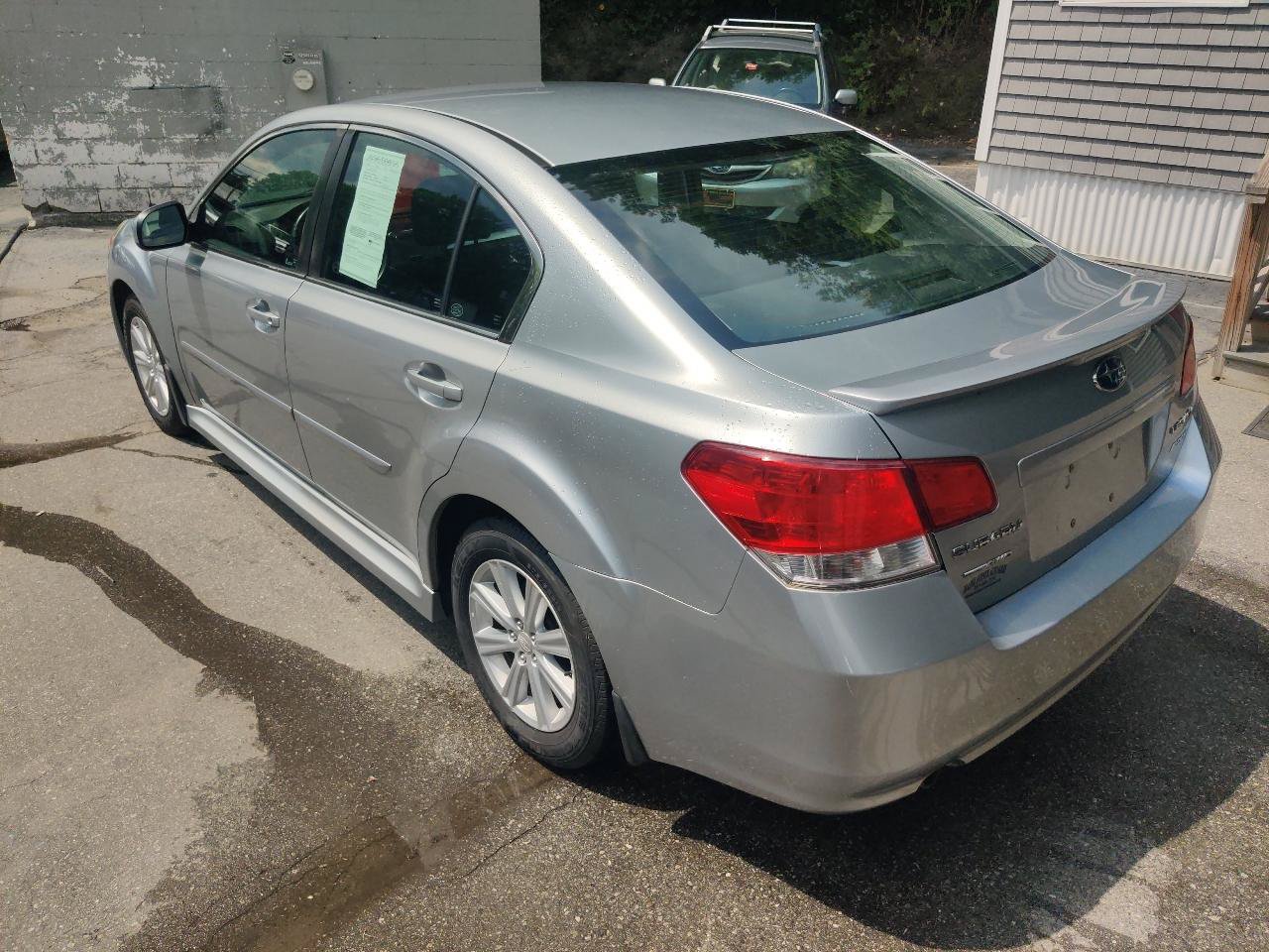 Used 2012 Subaru Legacy 2.5i Premium w/ All-Weather Pkg AWD/4WD image 4