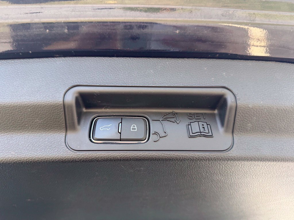 Used 2023 Ford Explorer XLT w/ Equipment Group 202A AWD/4WD image 6