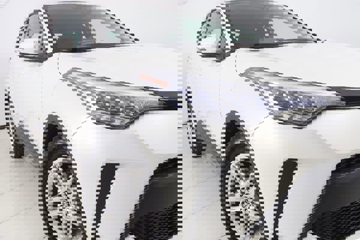 Used 2021 Toyota C-HR LE image 14