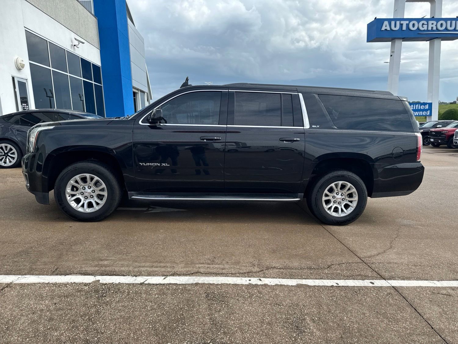 Used 2019 GMC Yukon XL SLT AWD/4WD image 2