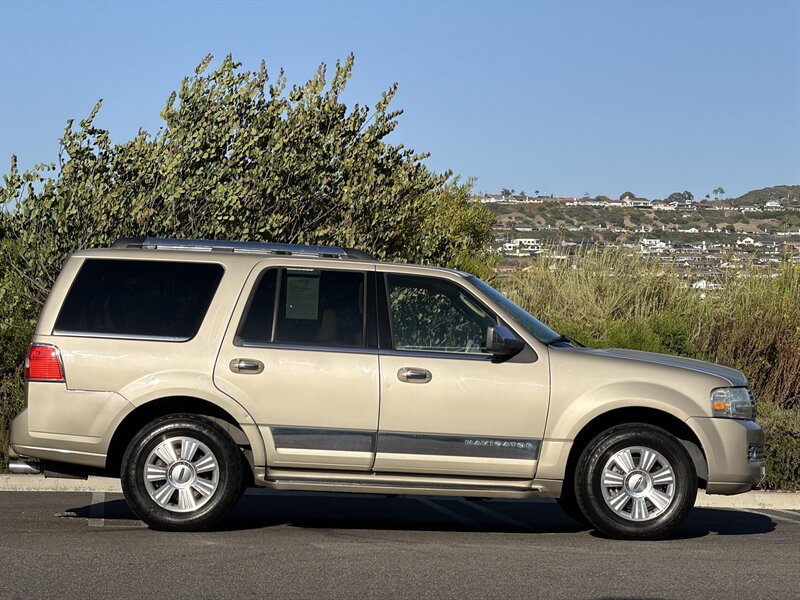 Used 2008 Lincoln Navigator 2WD image 7
