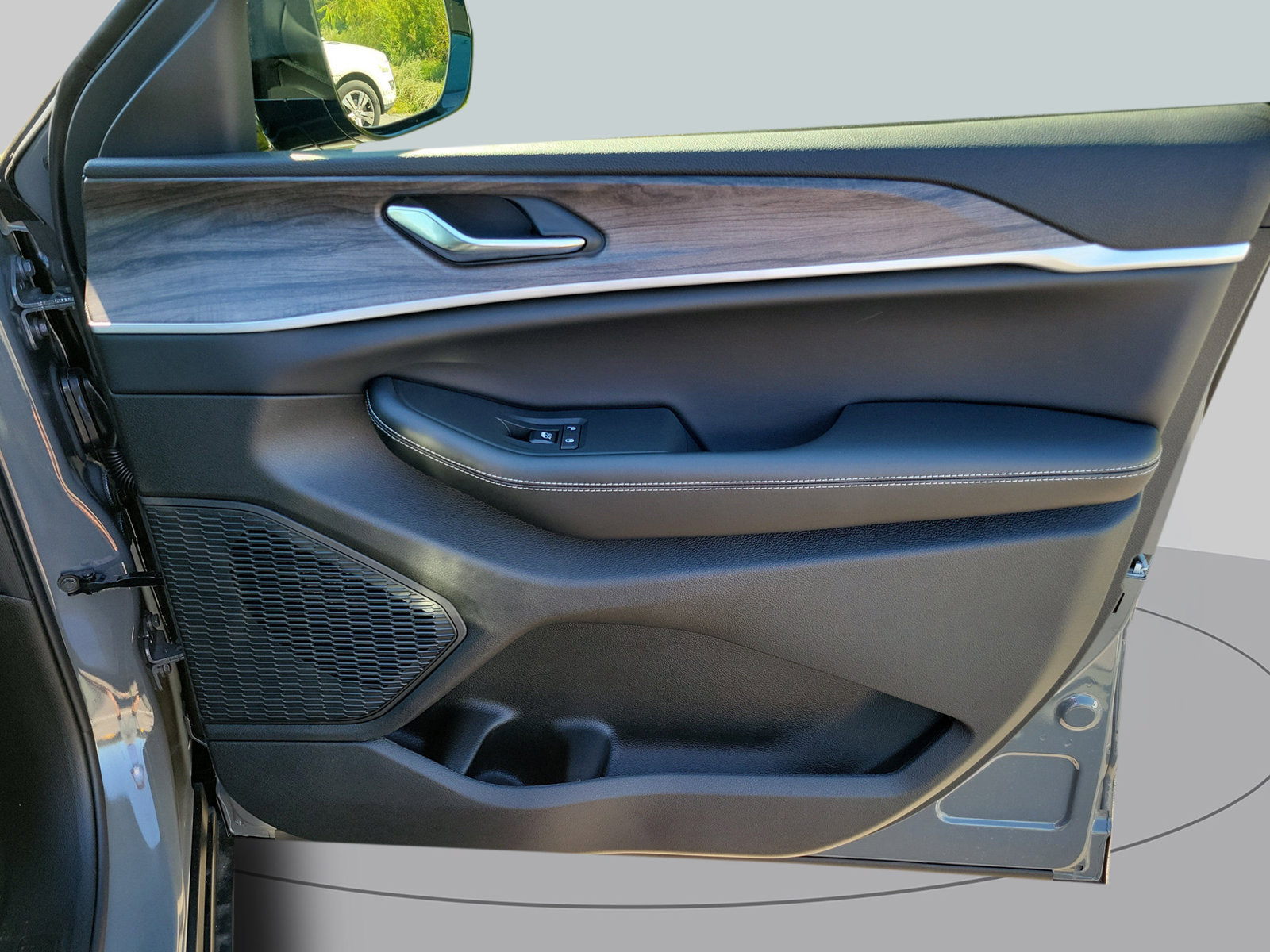 New 2027 Jeep Grand Cherokee Altitude RWD image 40