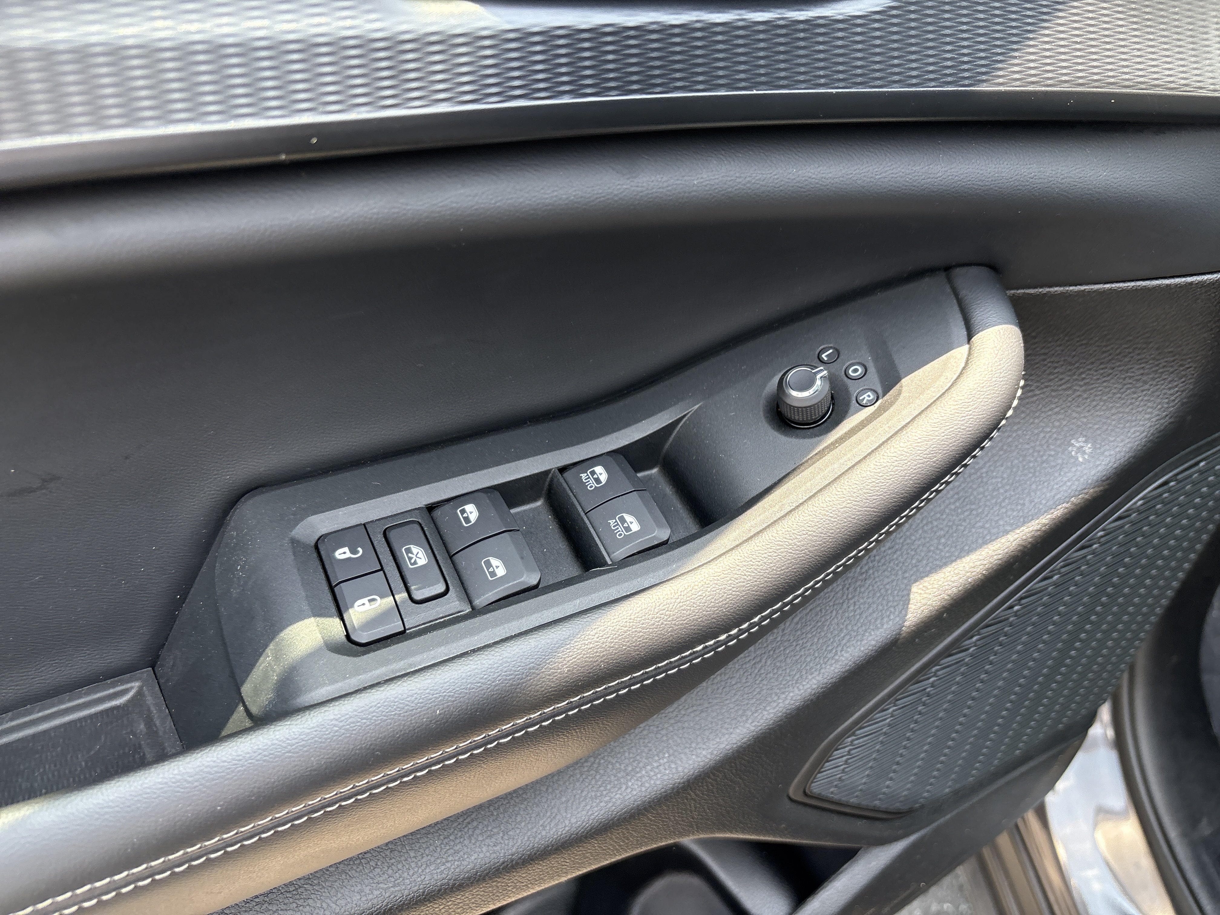 Used 2025 Jeep Grand Cherokee L Altitude AWD/4WD image 14