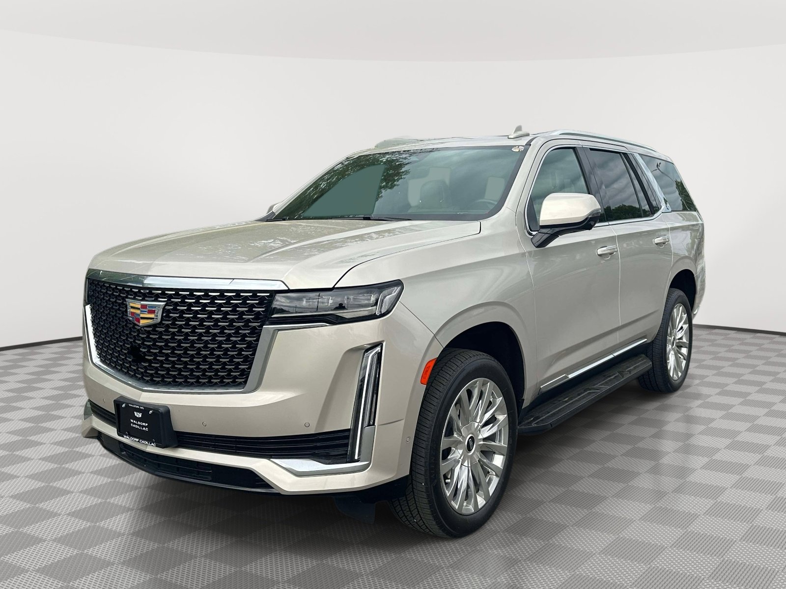 Used 2024 Cadillac Escalade Premium Luxury AWD/4WD image 3