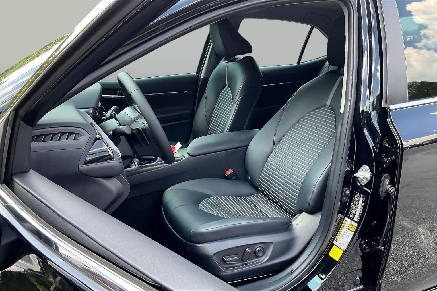 Used 2024 Toyota Camry SE w/ Convenience Package FWD image 8