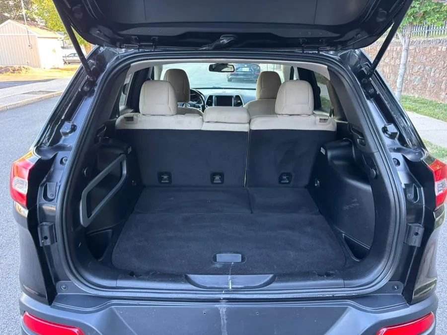 Used 2015 Jeep Cherokee Latitude image 20