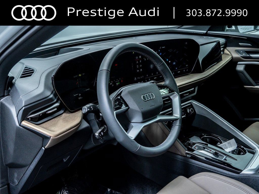 Used 2025 Audi Q5 Premium Plus w/ Premium Plus AWD/4WD image 5