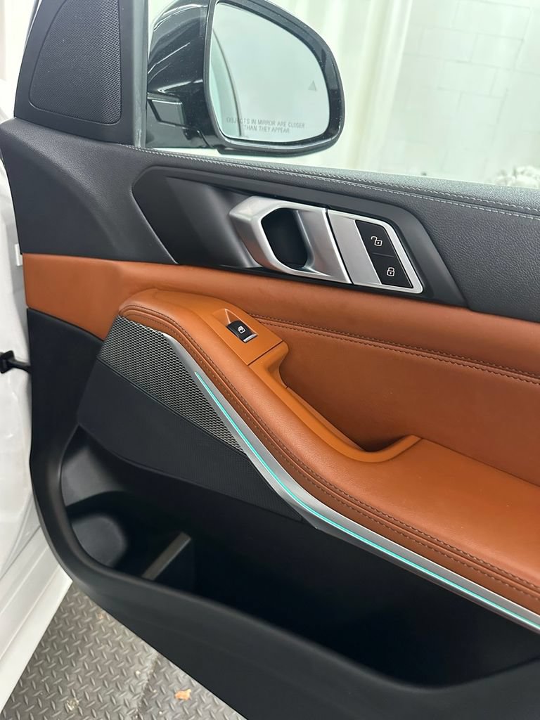 Used 2022 BMW X5 xDrive40i w/ M Sport Package AWD/4WD image 31
