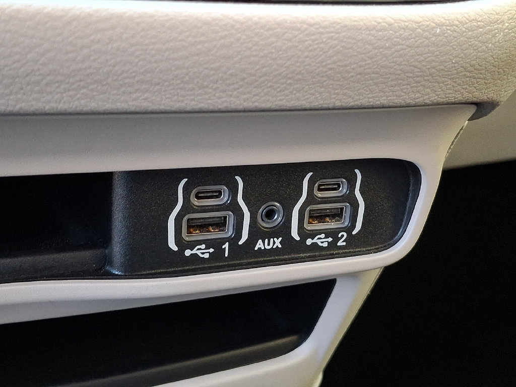 Used 2024 Chrysler Pacifica Touring-L FWD image 24