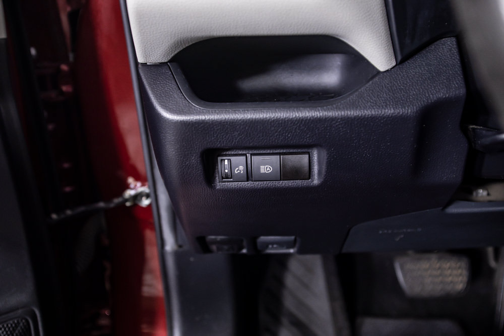Used 2021 Toyota RAV4 XLE w/ Carpet Mat Package (TMS) FWD image 33