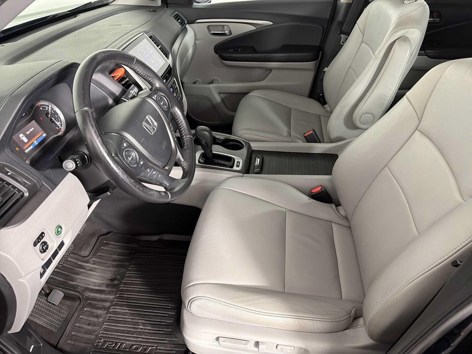 Used 2017 Nissan Titan SL RWD image 38