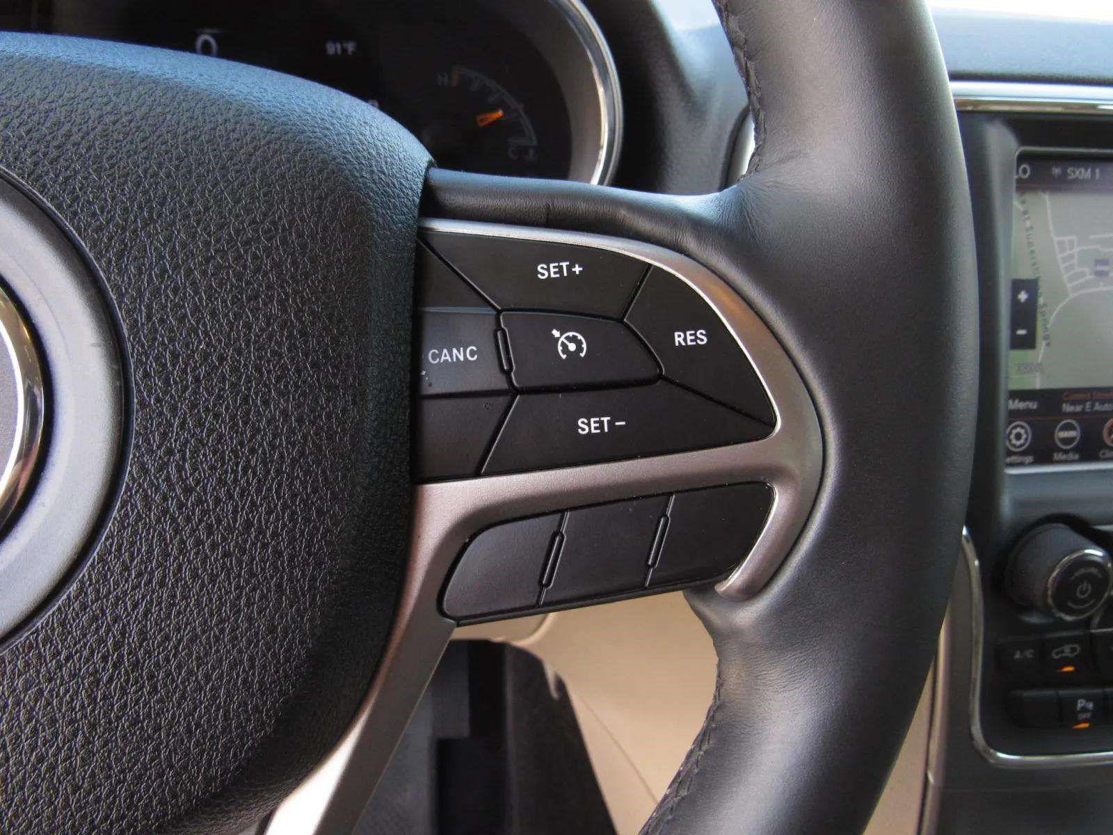 Used 2018 Jeep Grand Cherokee Laredo RWD image 25