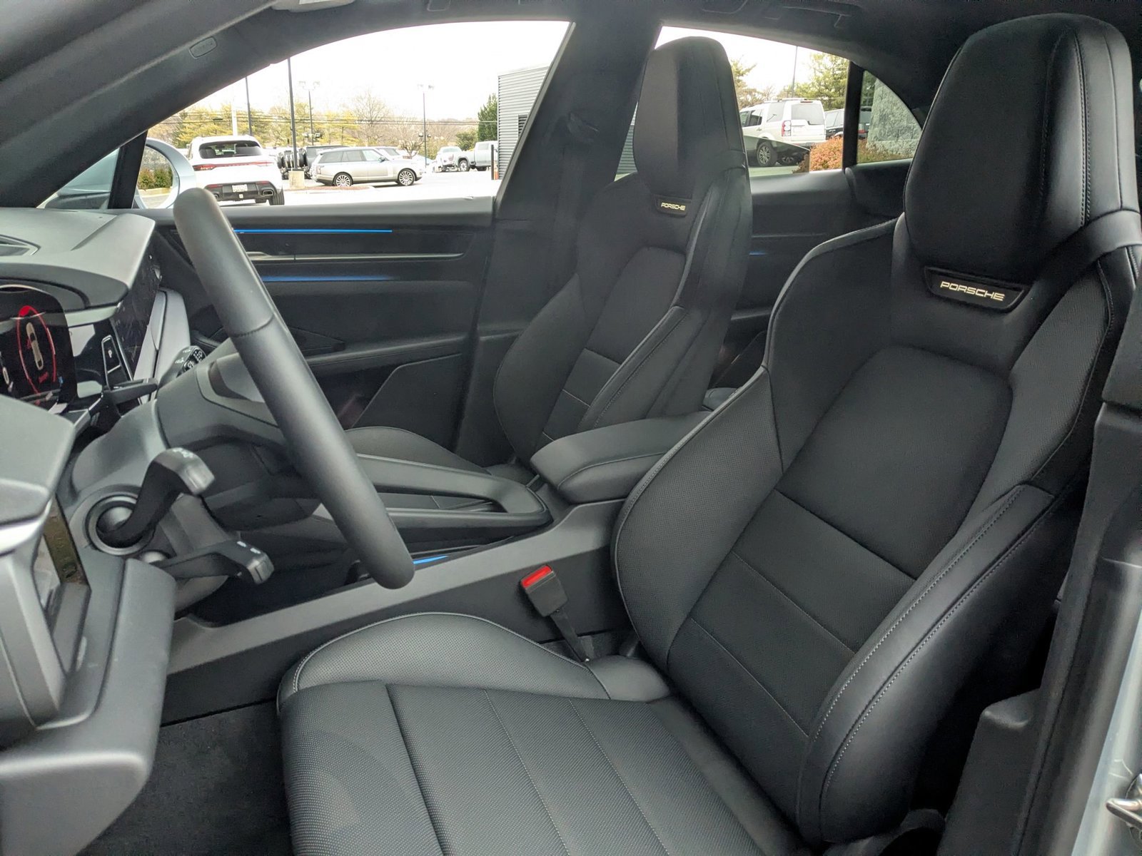 New 2025 Porsche Macan 4 Electric image 5