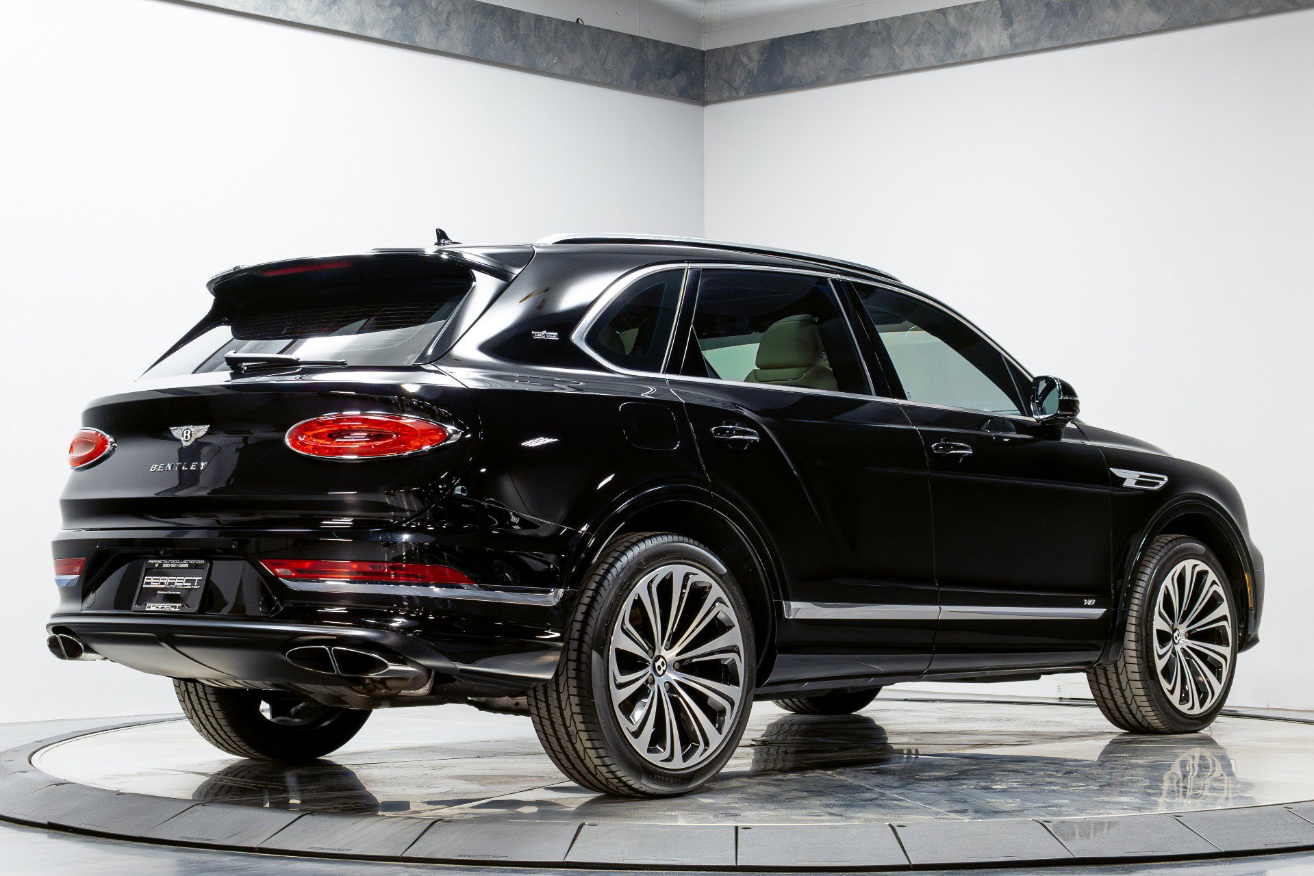 Used 2021 Bentley Bentayga w/ First Edition Specification AWD/4WD image 16