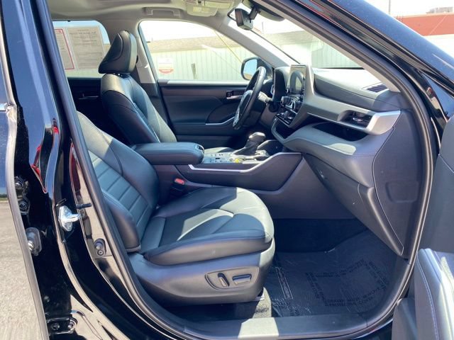 Certified 2025 Toyota Highlander XLE AWD/4WD image 19