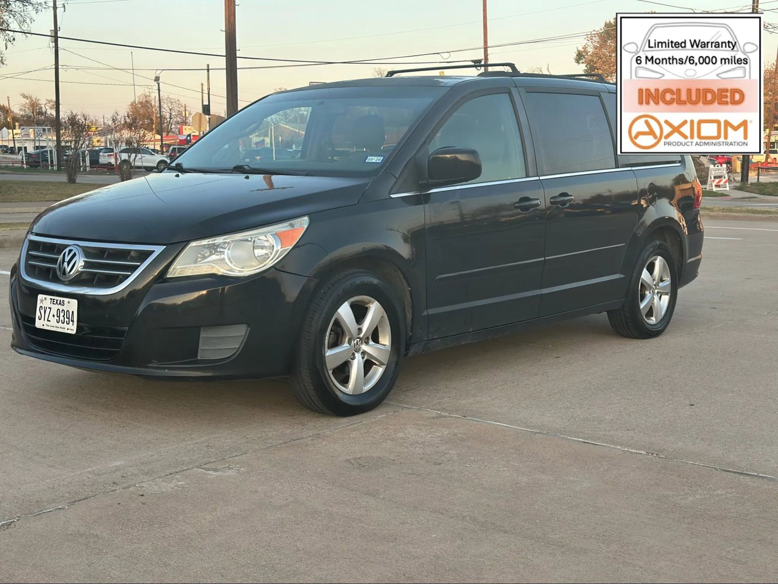 Used 2011 Volkswagen Routan SE image 1