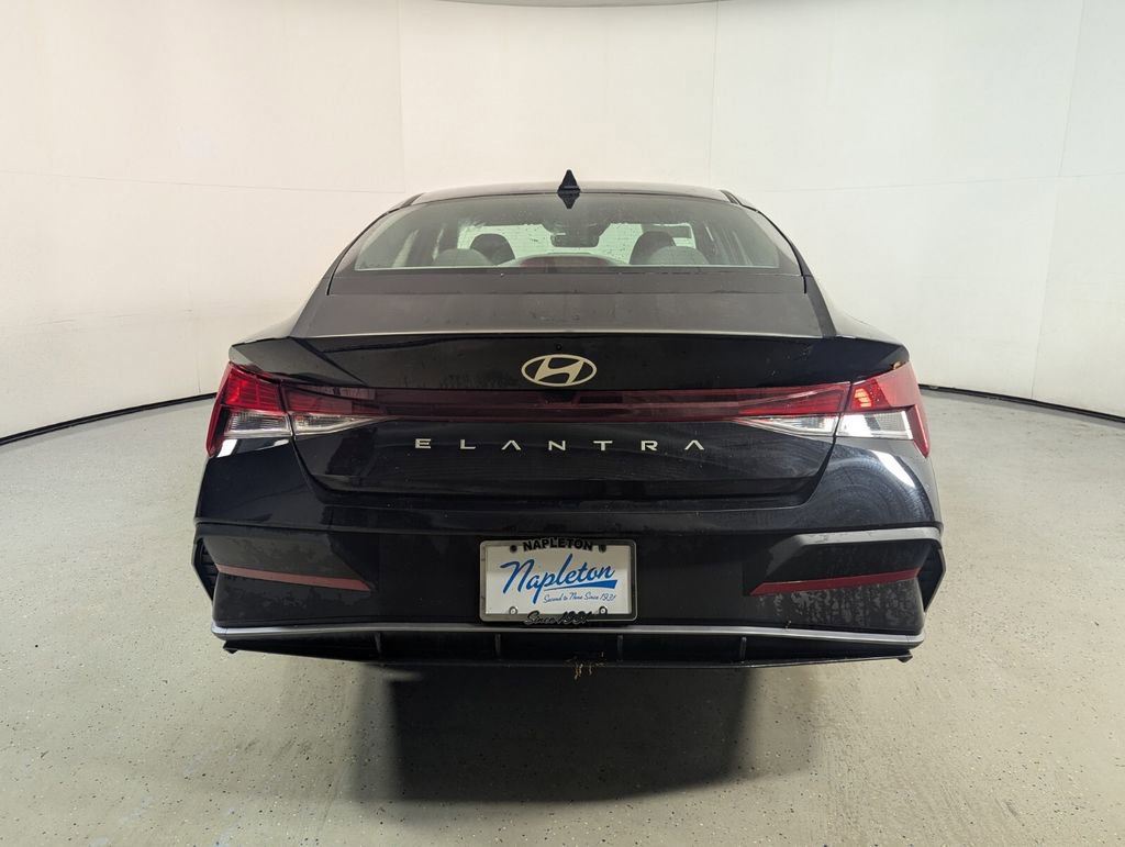 New 2026 Hyundai Elantra SE FWD image 6
