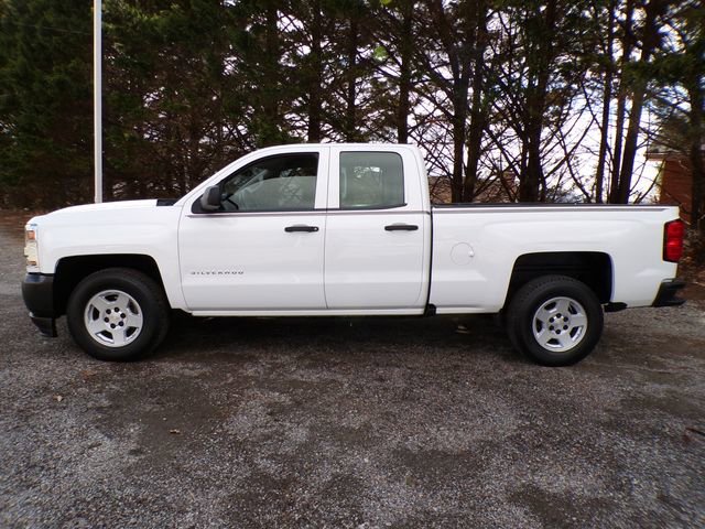Used 2018 Chevrolet Silverado 1500 W/T w/ Trailering Package image 2
