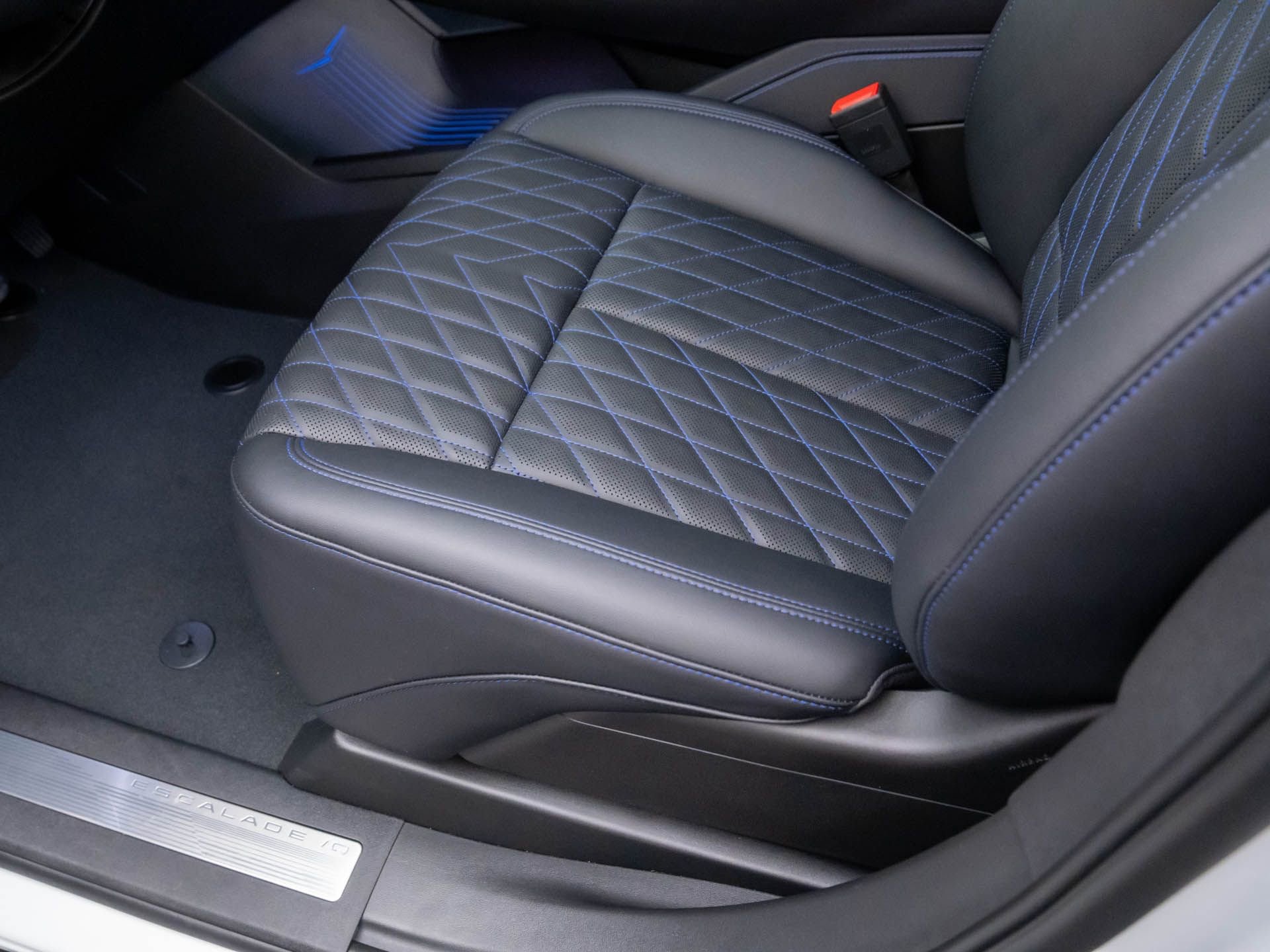 New 2025 Cadillac Escalade IQ Sport 1 w/ LPO, ONYX Package image 18