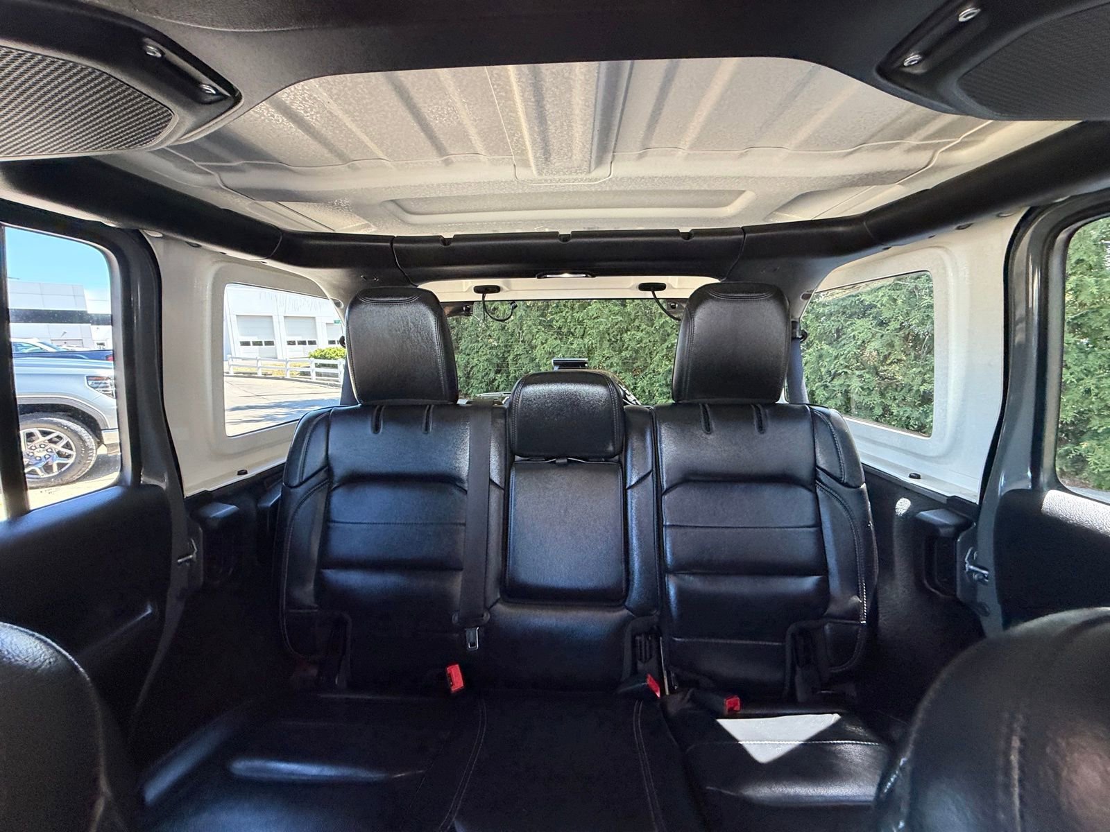 Used 2020 Jeep Wrangler Unlimited Sahara AWD/4WD image 3