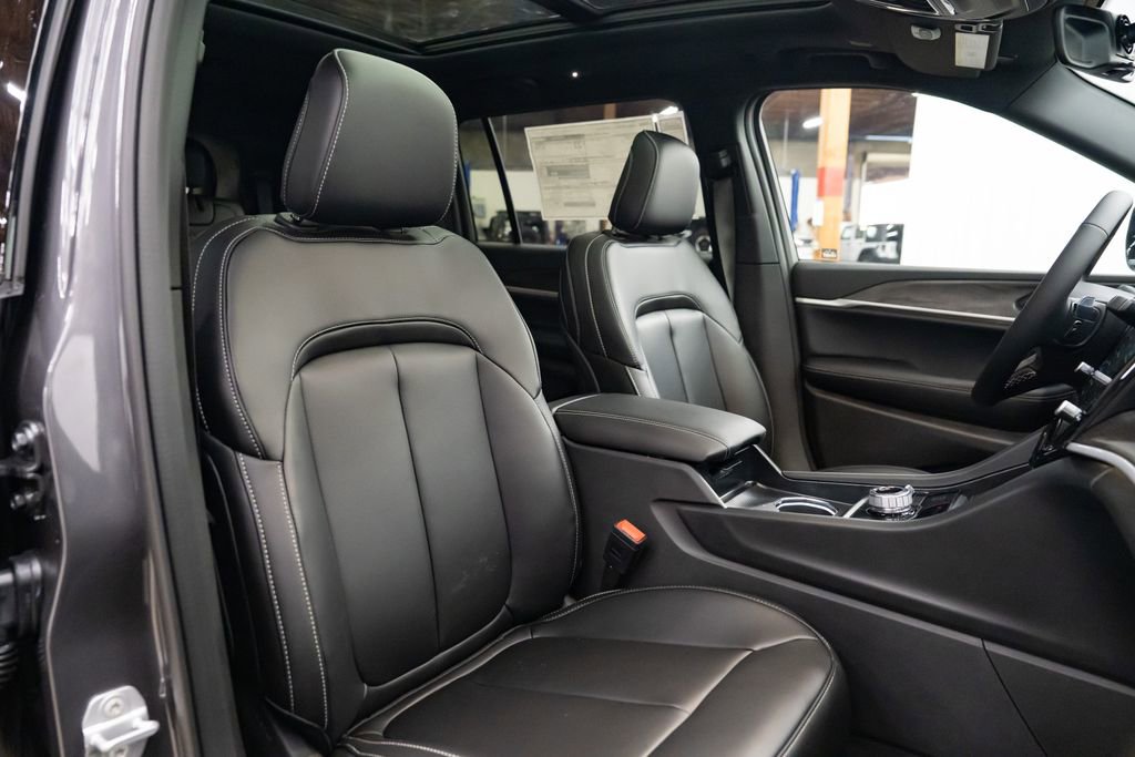 New 2026 Jeep Grand Cherokee L Limited AWD/4WD image 30