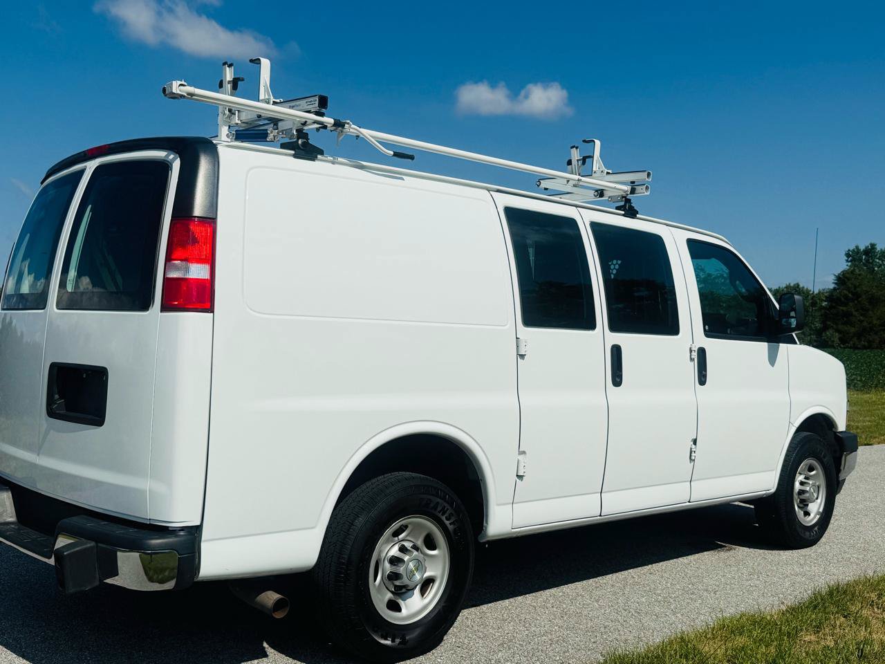 Used 2020 Chevrolet Express 2500 w/ Driver Convenience Package RWD image 5