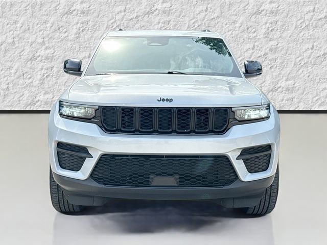 Used 2024 Jeep Grand Cherokee Altitude RWD image 8