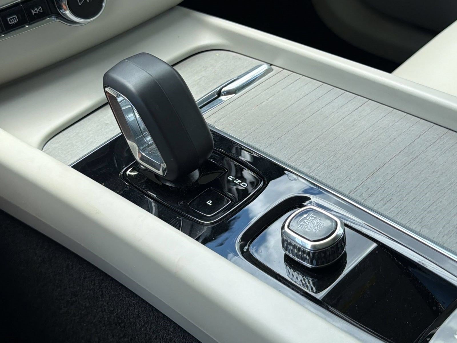 Certified 2023 Volvo XC60 B5 Plus w/ Climate Package FWD image 15