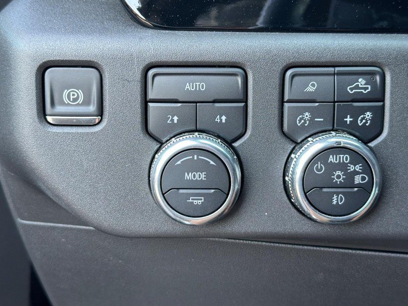 Used 2025 GMC Sierra 1500 SLT w/ SLT Convenience Package AWD/4WD image 26
